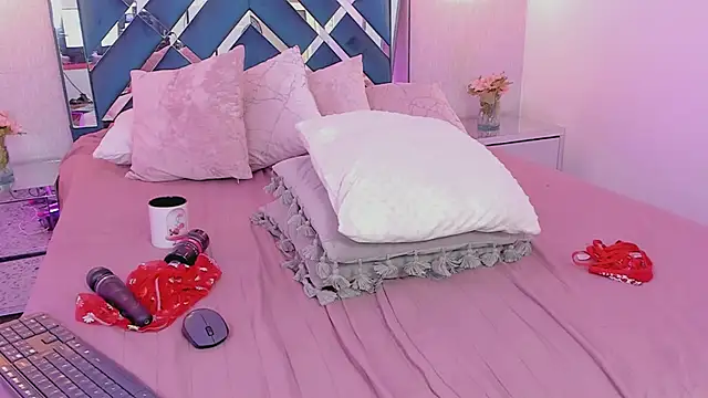 Snapshot of Miakhalifa_7 chatting on 02-24-25, 02:48 Miakhalifa 7 online show from 02-24-25, 02:48