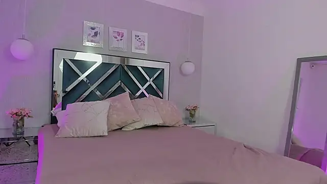 Snapshot of Miakhalifa_7 chatting on 03-09-25, 11:36 Miakhalifa 7 online show from 03-09-25, 11:36