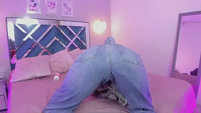 Snapshot of Miakhalifa_7 chatting on 03-12-25, 02:34 Miakhalifa 7 online show from 03-12-25, 02:34