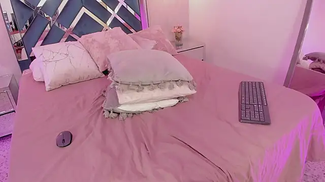 Snapshot of Miakhalifa_7 chatting on 03-15-25, 05:48 Miakhalifa 7 online show from 03-15-25, 05:48