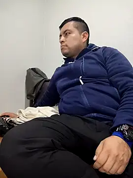 Snapshot of Potro23hotzen chatting on 01-03-25, 09:05 Potro23hotzen online show from 01-03-25, 09:05