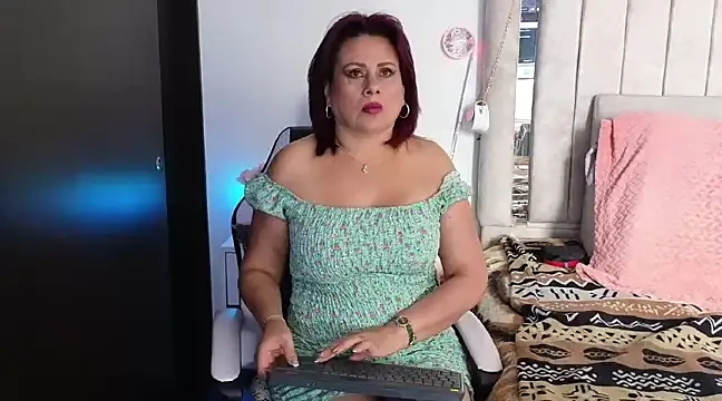 Kaily jonness online show from 12-18-24, 05:31