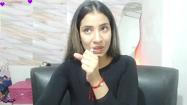 Snapshot of mariana_190 chatting on 03-05-25, 12:59 mariana 190 online show from 03-05-25, 12:59