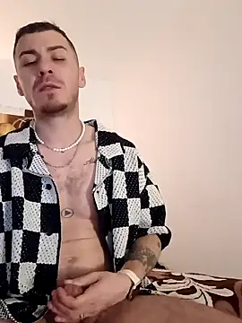 Snapshot of BenDover313OF chatting on 12-17-24, 03:39 BenDover313OF online show from 12-17-24, 03:39