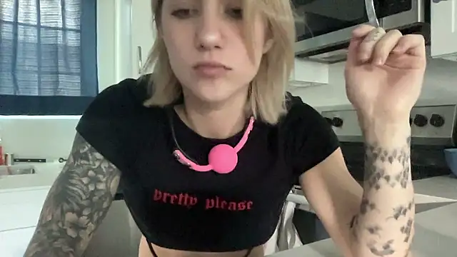 NatalieKneals online show from 01-05-26, 08:01