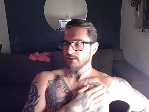 Snapshot of clark_r chatting on 09-23-25, 10:57 clark r online show from 09-23-25, 10:57