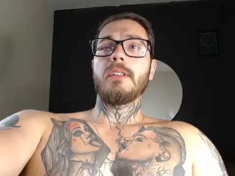 Snapshot of clark_r chatting on 10-07-25, 12:19 clark r online show from 10-07-25, 12:19