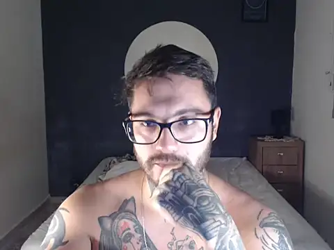 Snapshot of clark_r chatting on 11-17-25, 12:27 clark r online show from 11-17-25, 12:27