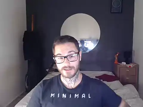 Snapshot of clark_r chatting on 11-25-25, 01:05 clark r online show from 11-25-25, 01:05