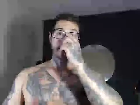 Snapshot of clark_r chatting on 12-15-25, 11:53 clark r online show from 12-15-25, 11:53