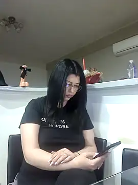 Snapshot of Milf_Abigail chatting on 01-29-25, 02:40 Milf Abigail online show from 01-29-25, 02:40