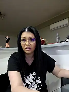 Snapshot of Milf_Abigail chatting on 02-11-25, 01:20 Milf Abigail online show from 02-11-25, 01:20