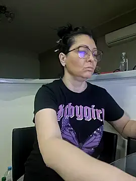 Snapshot of Milf_Abigail chatting on 02-20-25, 11:21 Milf Abigail online show from 02-20-25, 11:21