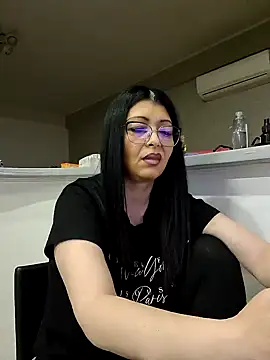 Snapshot of Milf_Abigail chatting on 03-16-25, 04:20 Milf Abigail online show from 03-16-25, 04:20