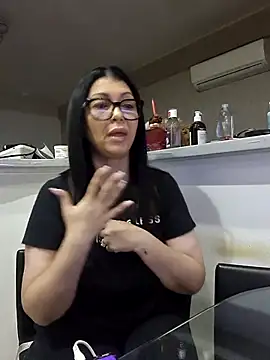 Snapshot of Milf_Abigail chatting on 09-22-25, 01:40 Milf Abigail online show from 09-22-25, 01:40