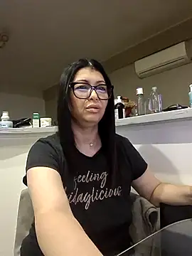 Snapshot of Milf_Abigail chatting on 10-09-25, 01:03 Milf Abigail online show from 10-09-25, 01:03