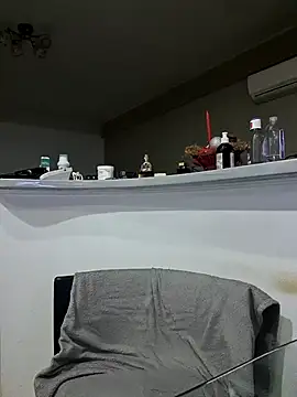 Snapshot of Milf_Abigail chatting on 10-17-25, 01:09 Milf Abigail online show from 10-17-25, 01:09