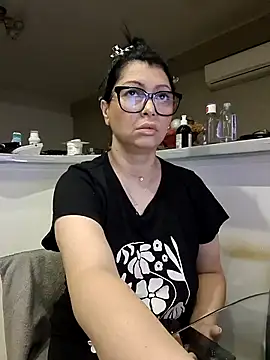 Snapshot of Milf_Abigail chatting on 10-18-25, 01:08 Milf Abigail online show from 10-18-25, 01:08