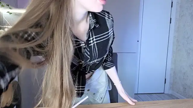 LissaCain online show from 04-22-26, 05:32