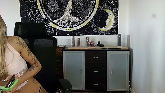 SexxyLiviaa online show from 04-23-26, 11:20