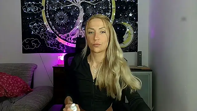 SexxyLiviaa online show from 04-26-26, 07:00