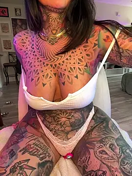 Snapshot of caseykey chatting on 03-11-25, 03:34 caseykey online show from 03-11-25, 03:34