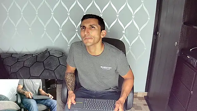 Snapshot of Marck_Muscle chatting on 01-13-25, 05:23 Marck Muscle online show from 01-13-25, 05:23