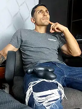 Snapshot of Marck_Muscle chatting on 03-15-25, 01:08 Marck Muscle online show from 03-15-25, 01:08