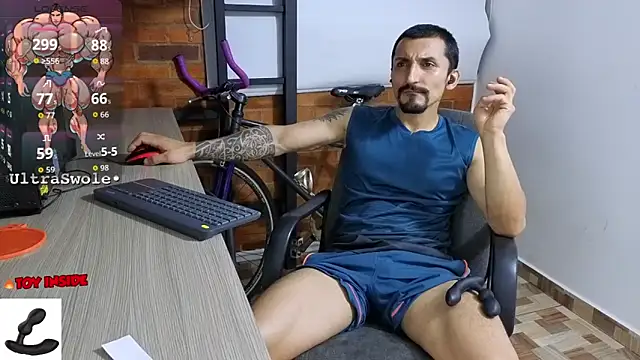 Snapshot of Marck_Muscle chatting on 10-15-25, 01:06 Marck Muscle online show from 10-15-25, 01:06