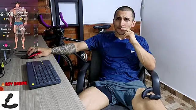 Snapshot of Marck_Muscle chatting on 11-08-25, 01:28 Marck Muscle online show from 11-08-25, 01:28