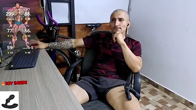 Snapshot of Marck_Muscle chatting on 11-17-25, 11:21 Marck Muscle online show from 11-17-25, 11:21