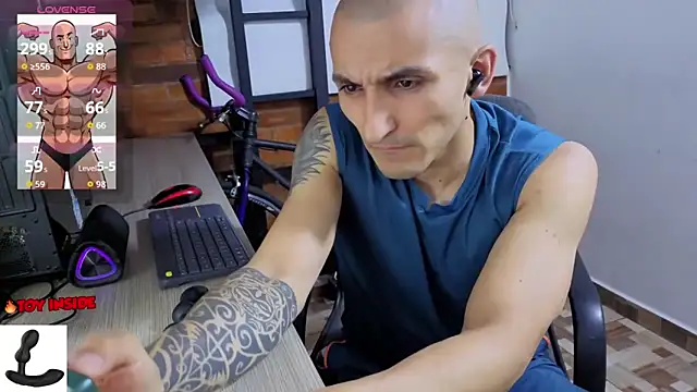 Snapshot of Marck_Muscle chatting on 05-05-26, 01:46 Marck Muscle online show from 05-05-26, 01:46