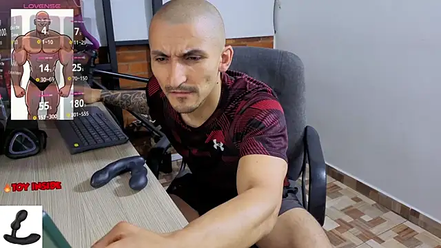 Snapshot of Marck_Muscle chatting on 05-14-26, 02:18 Marck Muscle online show from 05-14-26, 02:18