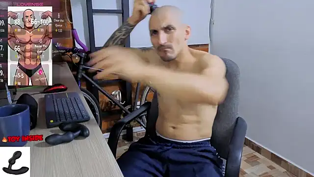Snapshot of Marck_Muscle chatting on 05-15-26, 12:06 Marck Muscle online show from 05-15-26, 12:06