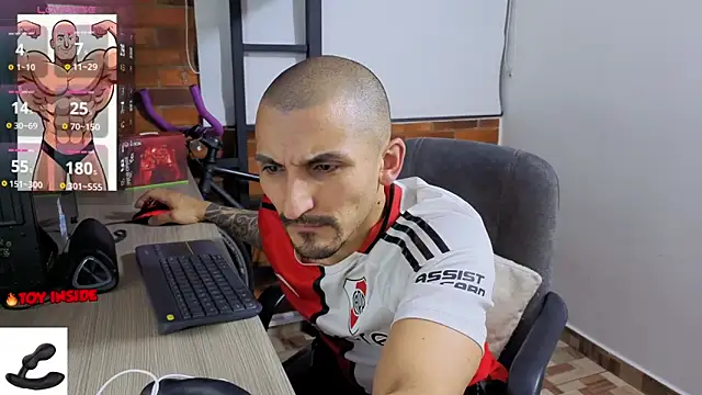 Snapshot of Marck_Muscle chatting on 05-22-26, 11:32 Marck Muscle online show from 05-22-26, 11:32