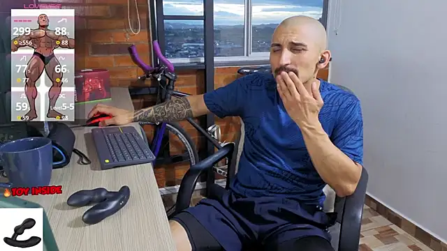 Snapshot of Marck_Muscle chatting on 05-25-26, 11:11 Marck Muscle online show from 05-25-26, 11:11