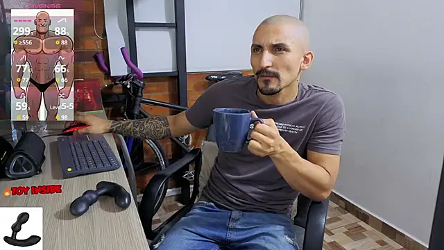 Snapshot of Marck_Muscle chatting on 05-31-26, 11:28 Marck Muscle online show from 05-31-26, 11:28
