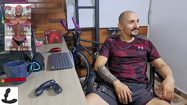 Snapshot of Marck_Muscle chatting on 06-03-26, 11:43 Marck Muscle online show from 06-03-26, 11:43