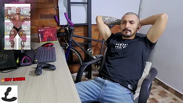 Snapshot of Marck_Muscle chatting on 06-07-26, 02:27 Marck Muscle online show from 06-07-26, 02:27