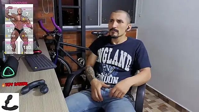 Snapshot of Marck_Muscle chatting on 06-11-26, 12:32 Marck Muscle online show from 06-11-26, 12:32