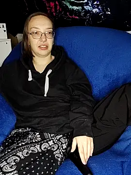 Isabella Geney online show from 11-23-25, 07:13