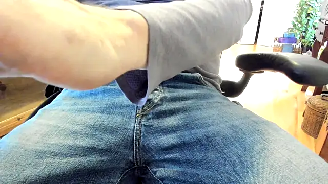 Snapshot of massive_cum chatting on 01-02-25, 06:12 massive cum online show from 01-02-25, 06:12