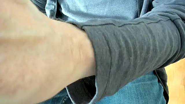 Snapshot of massive_cum chatting on 02-10-25, 07:17 massive cum online show from 02-10-25, 07:17