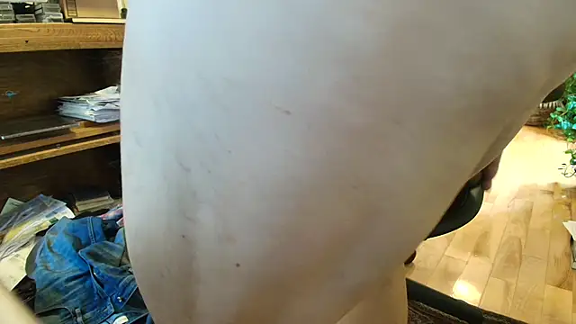 Snapshot of massive_cum chatting on 10-31-25, 05:14 massive cum online show from 10-31-25, 05:14