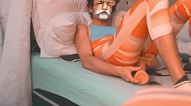 Snapshot of BodyandlegginLover chatting on 02-08-25, 11:33 BodyandlegginLover online show from 02-08-25, 11:33