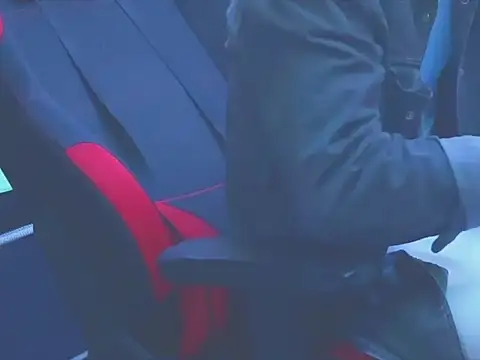 Snapshot of BodyandlegginLover chatting on 03-05-25, 04:34 BodyandlegginLover online show from 03-05-25, 04:34