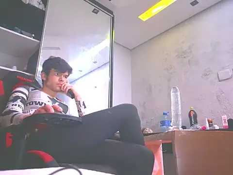 Snapshot of BodyandlegginLover chatting on 09-15-25, 08:03 BodyandlegginLover online show from 09-15-25, 08:03