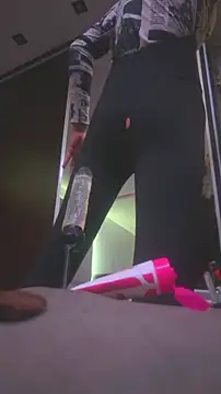 Snapshot of BodyandlegginLover chatting on 09-18-25, 03:03 BodyandlegginLover online show from 09-18-25, 03:03