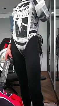 Snapshot of BodyandlegginLover chatting on 09-26-25, 08:18 BodyandlegginLover online show from 09-26-25, 08:18