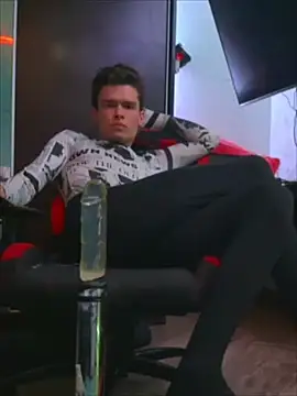 Snapshot of BodyandlegginLover chatting on 10-02-25, 04:52 BodyandlegginLover online show from 10-02-25, 04:52